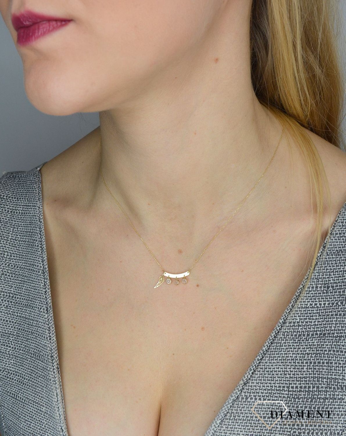 Złoty naszyjnik celebrytka 585 'wiszące cyrkonie z piórem'  NA 1902.jpg